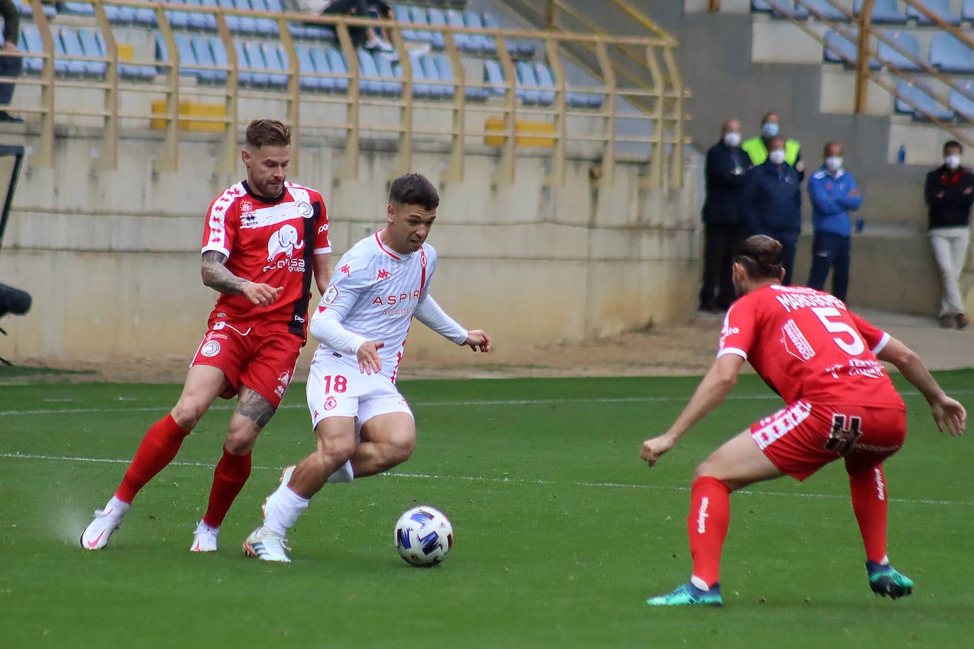 Leoneses y charros se enfrentaron en el Reino de León en una nueva jornada de Segunda División B.