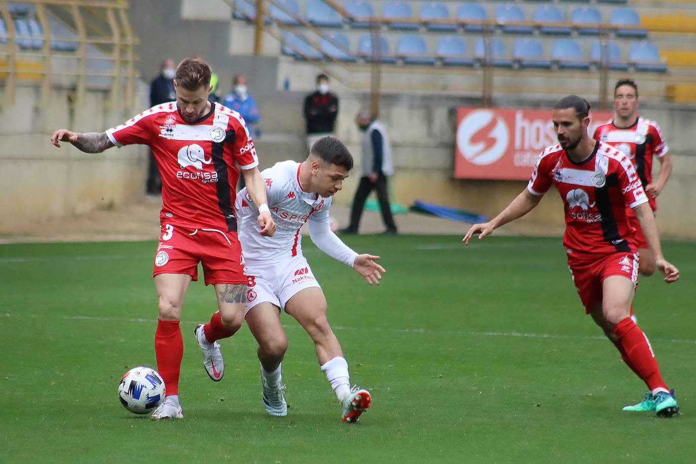 Leoneses y charros se enfrentaron en el Reino de León en una nueva jornada de Segunda División B.