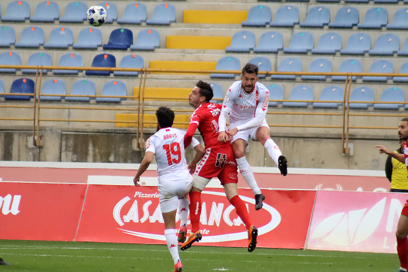 Leoneses y charros se enfrentaron en el Reino de León en una nueva jornada de Segunda División B.