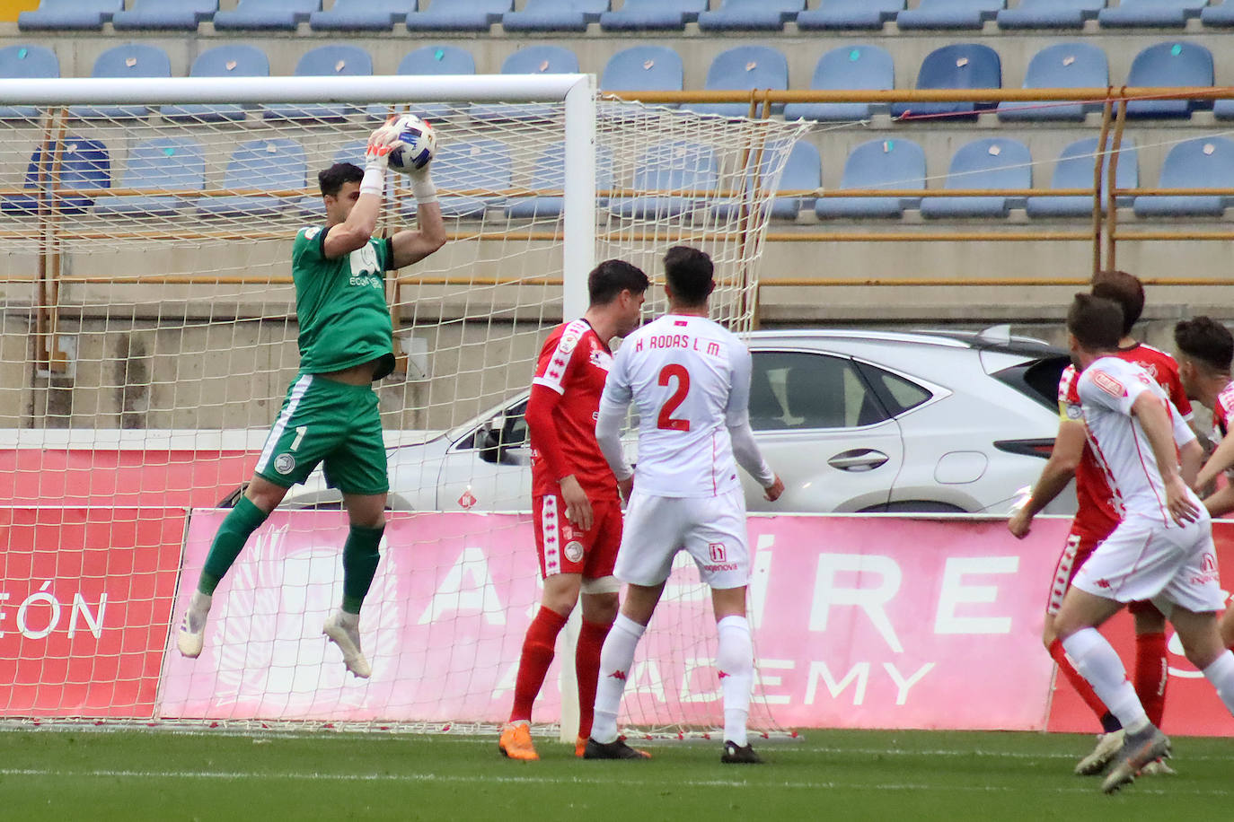 Leoneses y charros se enfrentaron en el Reino de León en una nueva jornada de Segunda División B.