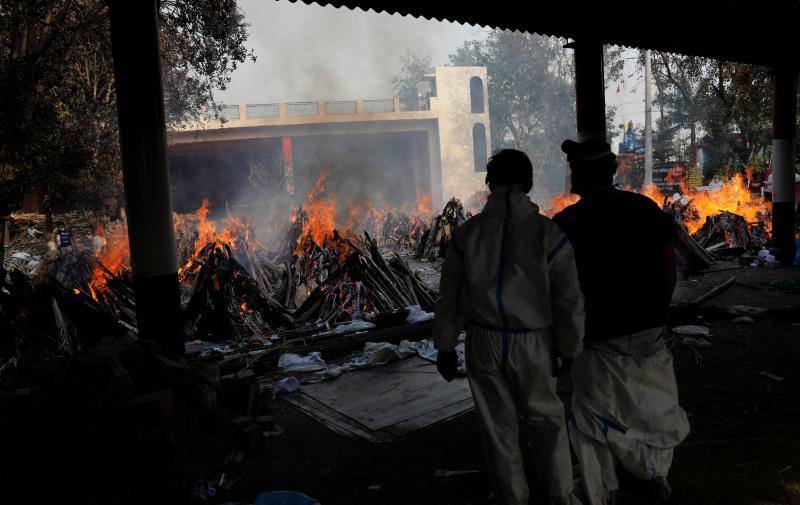 Fotos: India se convierte en el país de las cenizas por culpa de la virulencia del coronavirus