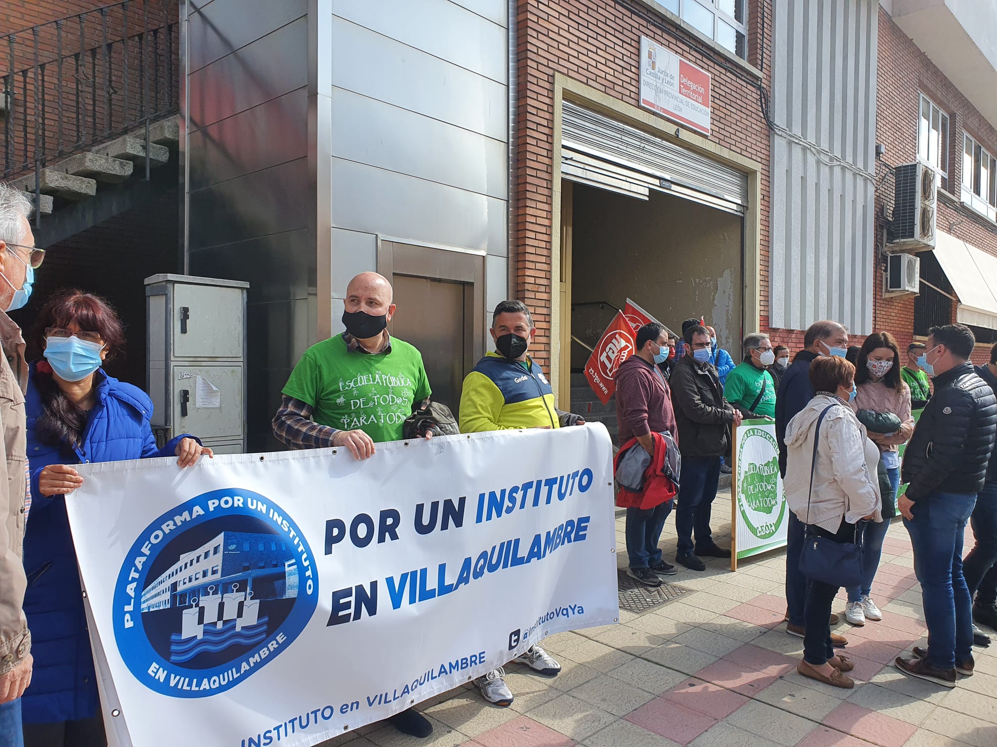 Concentración de apoyo a la construcción de un instituto de educación secundaria en Villaquilambre