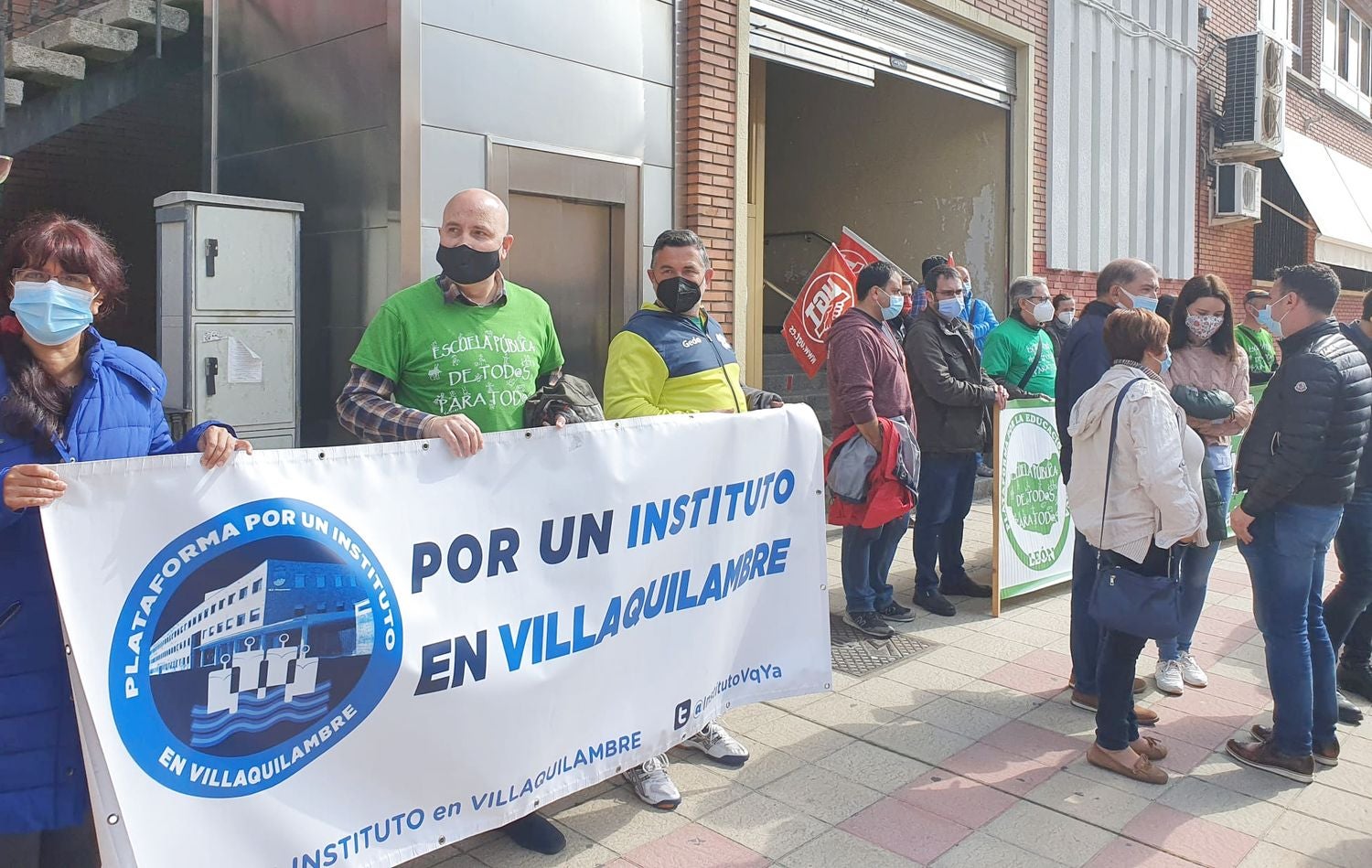 Concentración de apoyo a la construcción de un instituto de educación secundaria en Villaquilambre