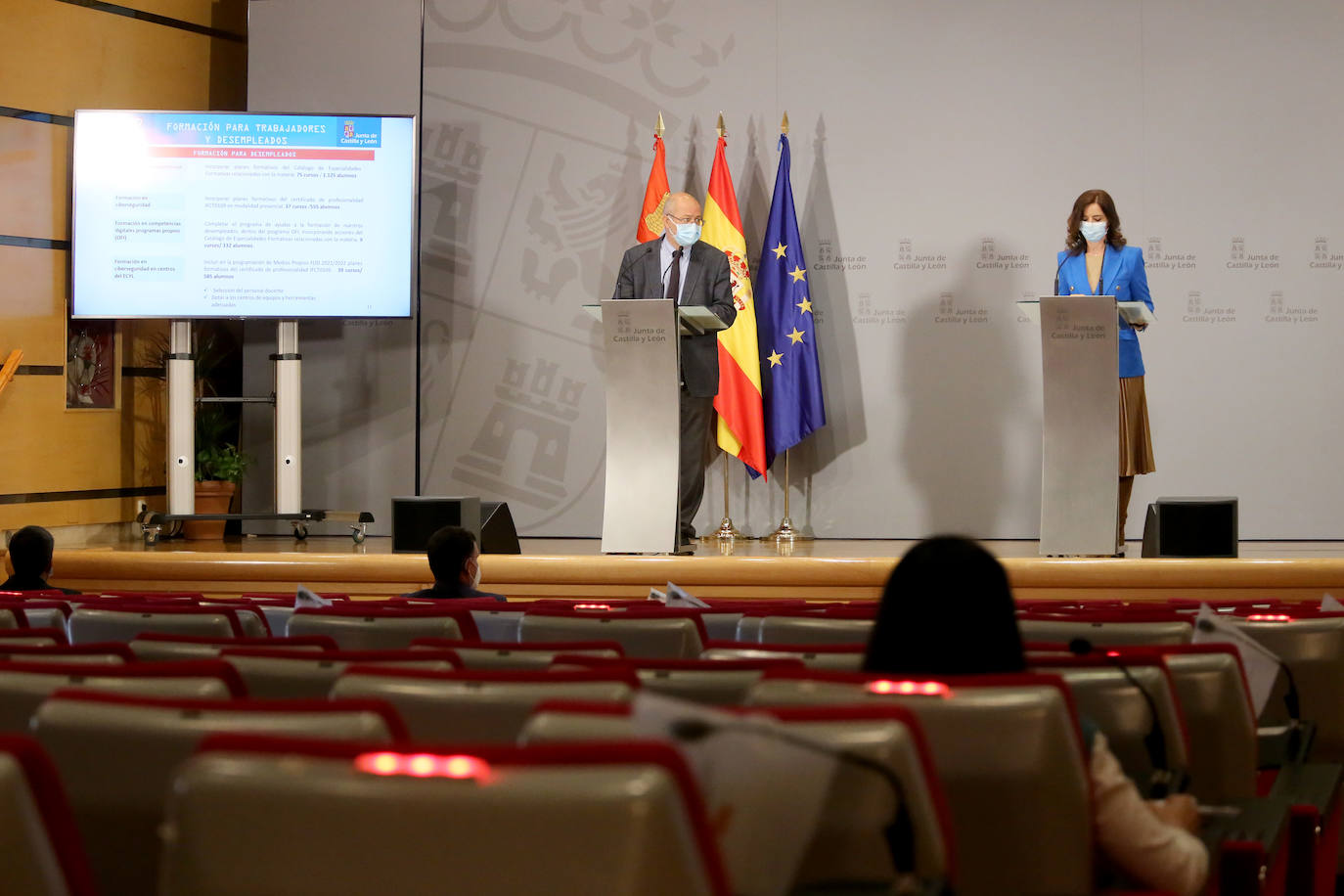 El vicepresidente, portavoz y consejero de Transparencia, Ordenación del Territorio y Acción Exterior, Francisco Igea y la consejera de Empleo e Industria, Ana Carlota Amigo, presentan la estrategia 'Reto Castilla y León Cibersegura'.