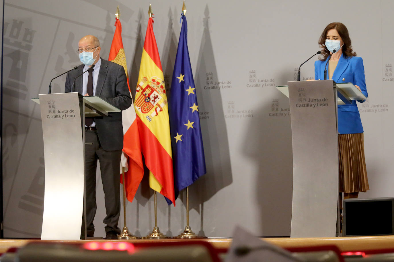 El vicepresidente, portavoz y consejero de Transparencia, Ordenación del Territorio y Acción Exterior, Francisco Igea y la consejera de Empleo e Industria, Ana Carlota Amigo, presentan la estrategia 'Reto Castilla y León Cibersegura'.