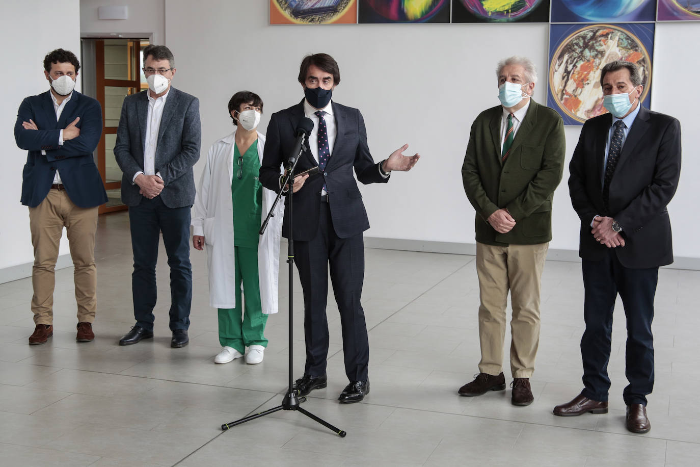 El consejero de Fomento y Medio Ambiente, Juan Carlos Suárez-Quiñones, visita el Laboratorio Regional de Sanidad Animal de Villaquilambre.