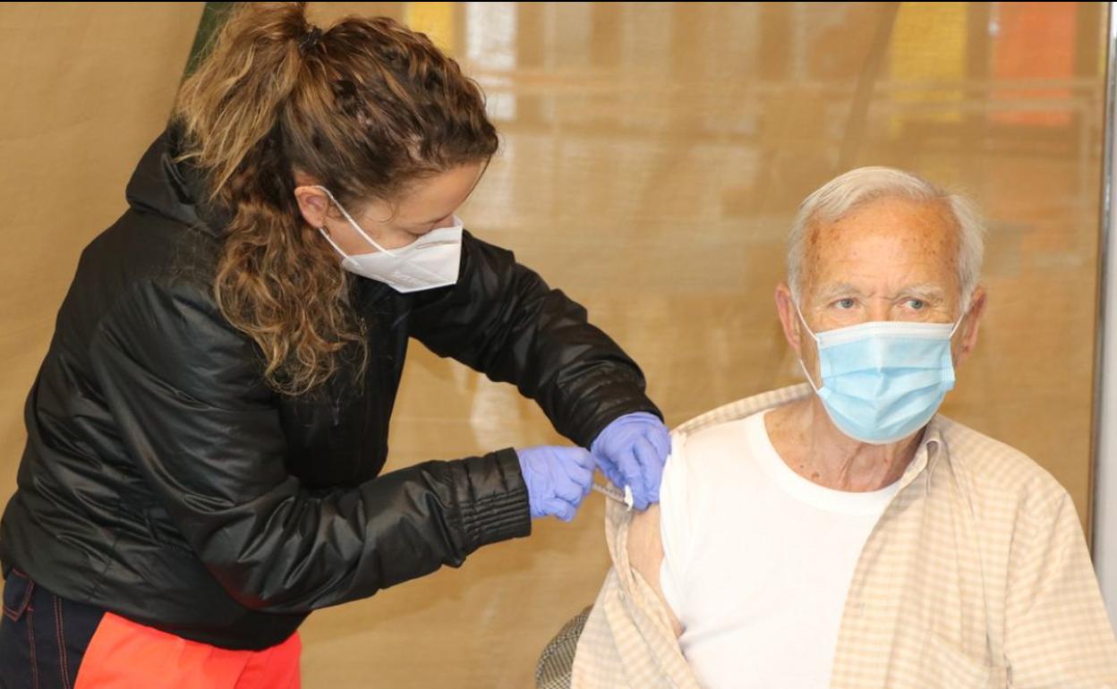 Vacunación de este miércoles en el Palacio de Exposiciones de León.