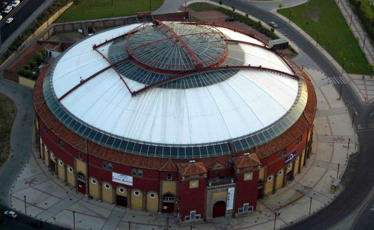 Plaza de toros de León en una imagen aérea.