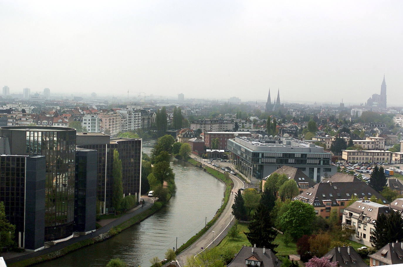 12.- ESTRASBURGO (FRANCIA) | Se encuentra cerca del río Rin, en el noreste de Francia, en la región de Alsacia. La ciudad alberga múltiples instituciones europeas, incluido el Consejo de Europa, el Tribunal Europeo de Derechos Humanos, la Farmacopea Europea, el Parlamento Europeo y el Defensor del Pueblo Europeo.