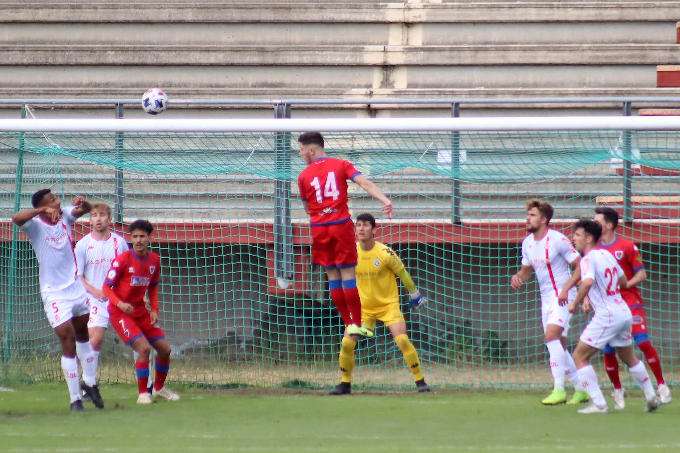 El conjunto leonés no pudo sumar su primera victoria de la segunda fase ante el filial soriano.