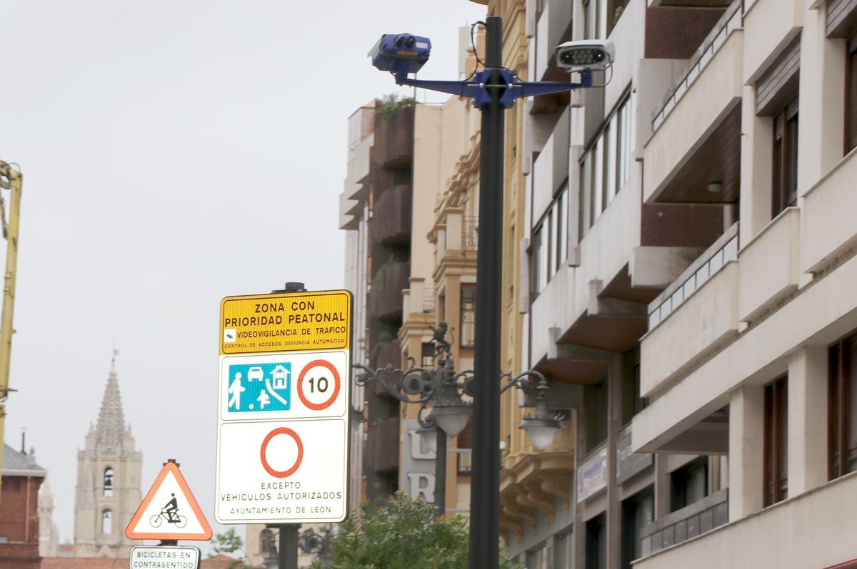 La Policía Local ha tramitado 30 denuncias por acceder a esta vía sin autorización en lo que va de año