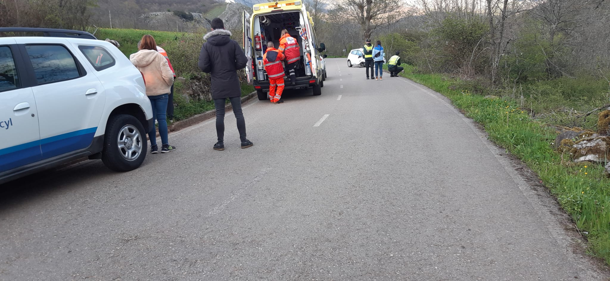 Un joven resulta herido en el vuelco de un turismo en Vegacervera.