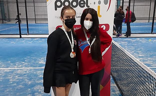 Carlota González y Yovana Andreu, campeonas de la categoría infantil femenino.