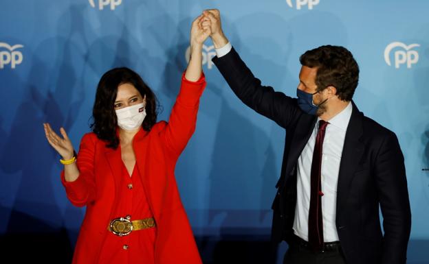 Ayuso arrasa y el PP suma más que toda la izquierda