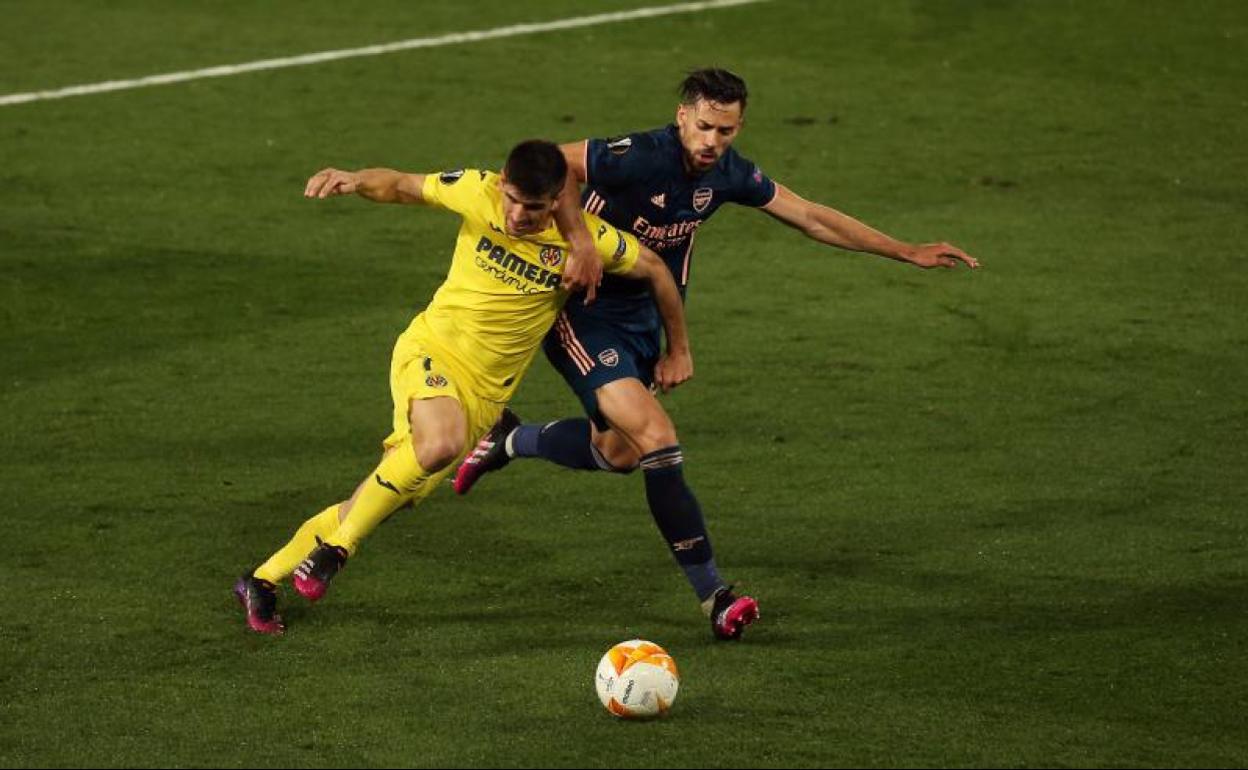 Villarreal y Arsenal, dos de los cuatro semifinalistas, durante el partido de ida disputado en La Cerámica. 