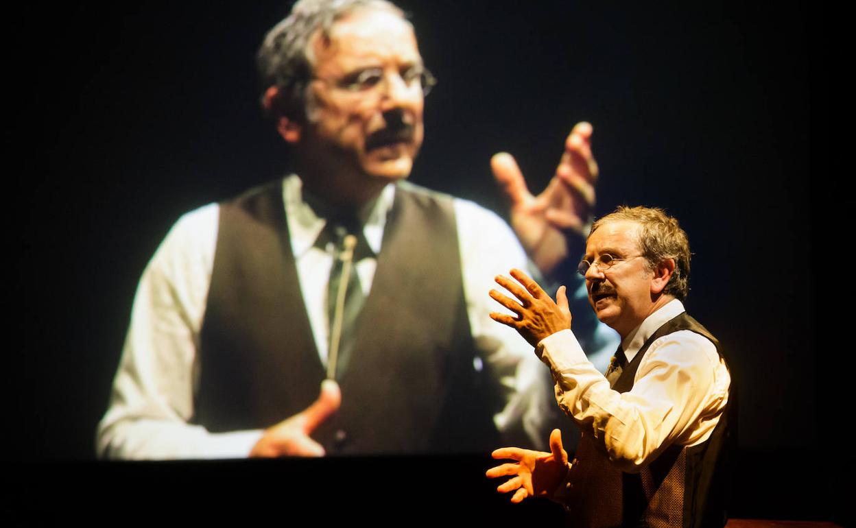 Imagen de una de las escenas del montaje teatral. 