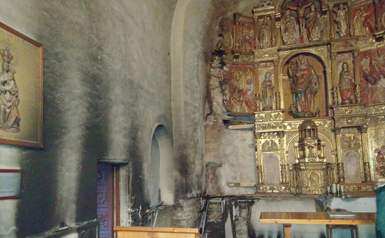 Los daños en el retablo de la iglesia de Santa Marina de Balboa no superan el 5% de la superficie