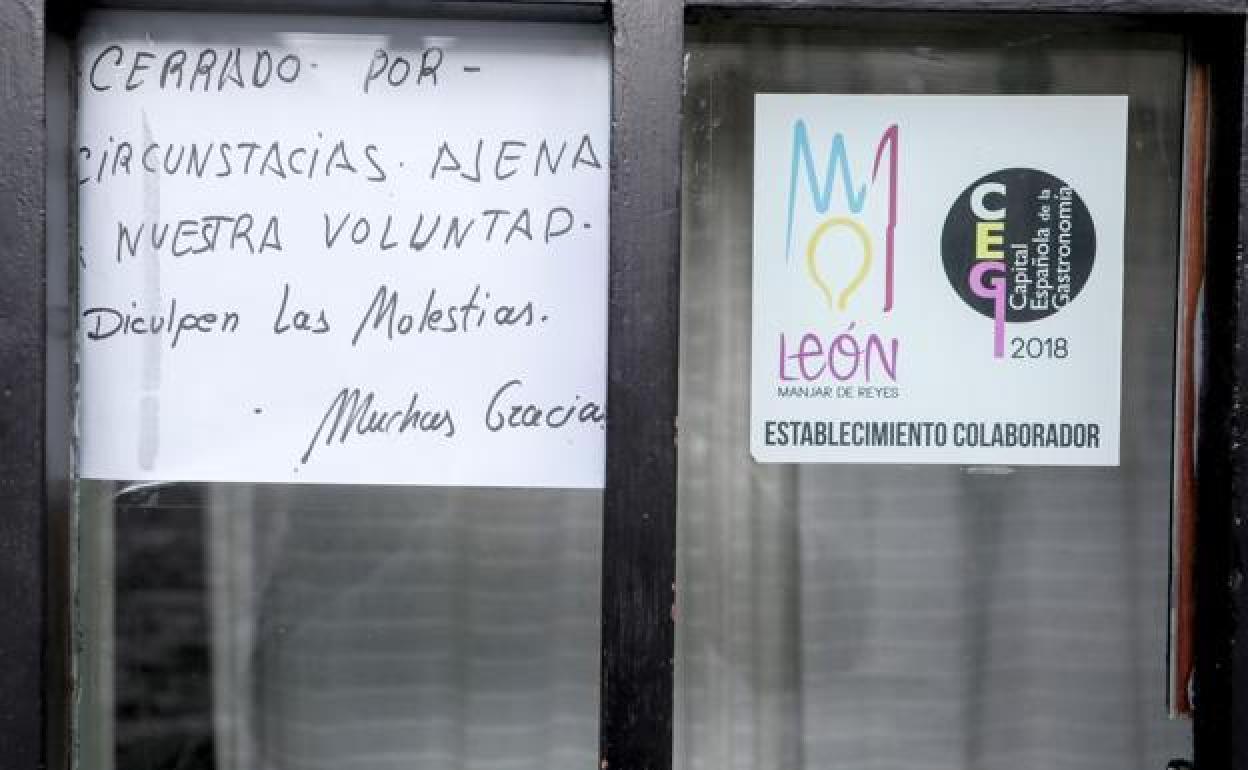 Los cierres regresan a los negocios hosteleros tras cerrarse el interior de los establecimientos.