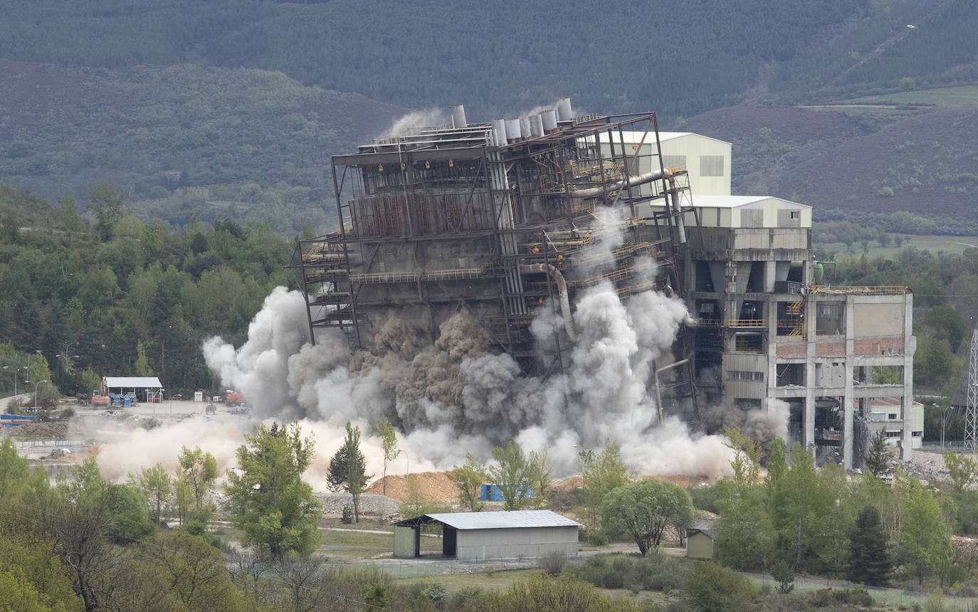 La central sigue adelante con su desmantelamiento a través del volado de la caldera.