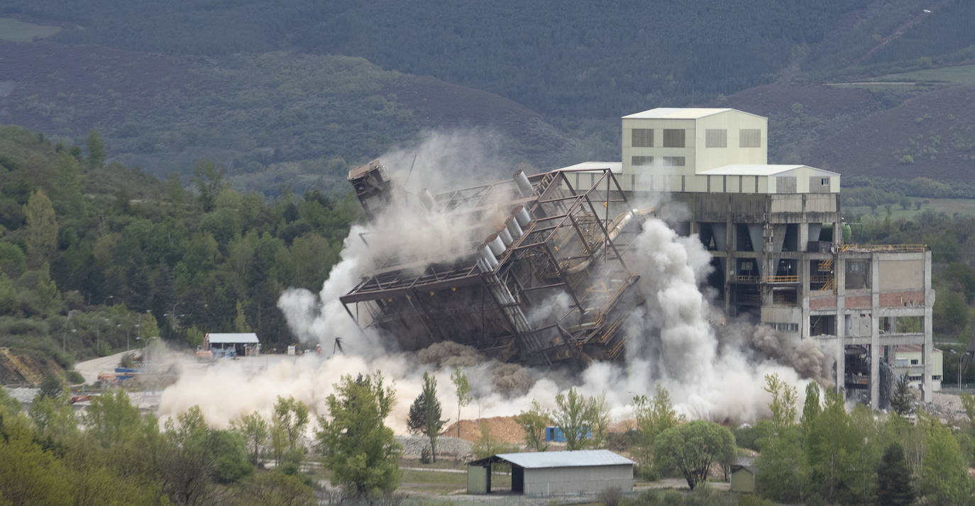 La central sigue adelante con su desmantelamiento a través del volado de la caldera.