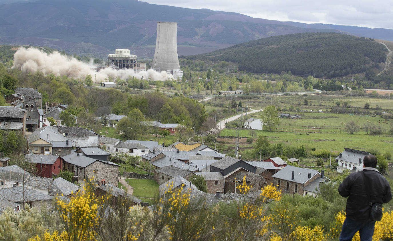 La central sigue adelante con su desmantelamiento a través del volado de la caldera.