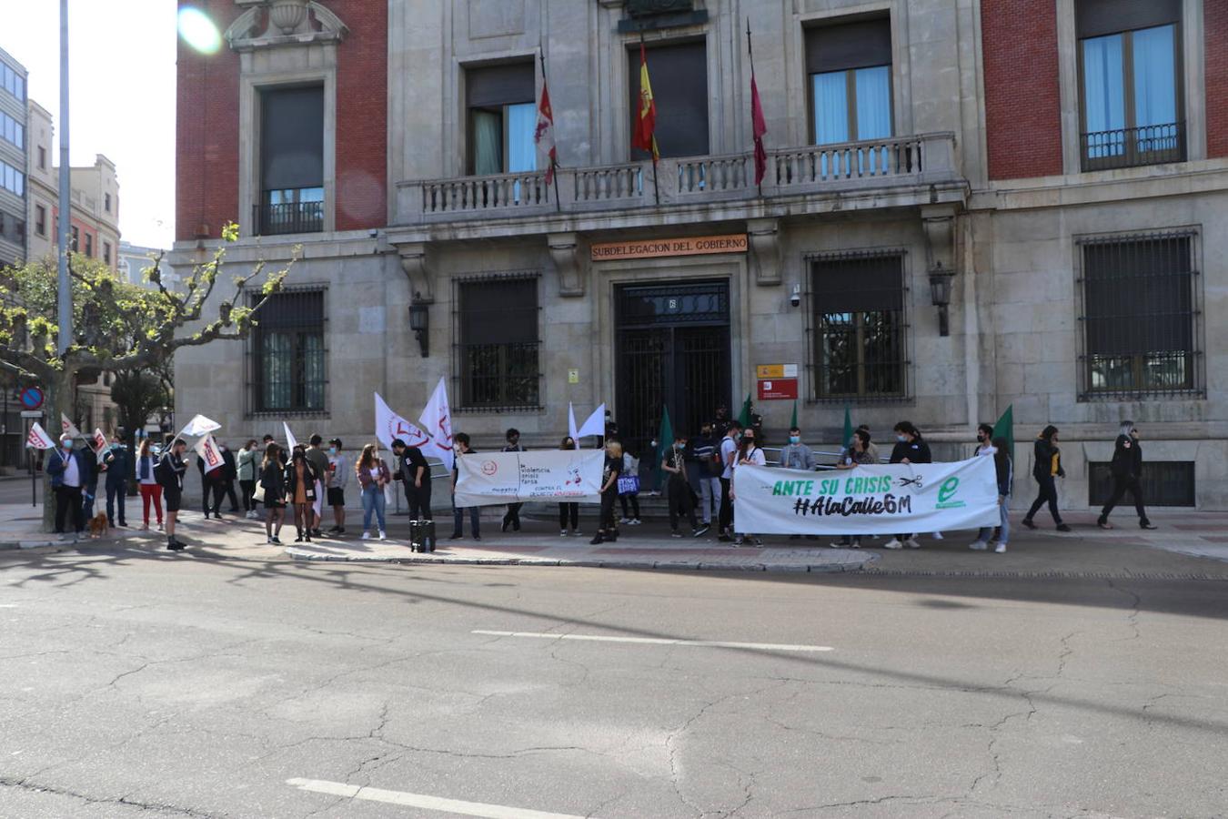 Cerca de treinta estudiantes denuncian la falta de remuneración en las prácticas universitarias y la «segregación» en las clases telemáticas.