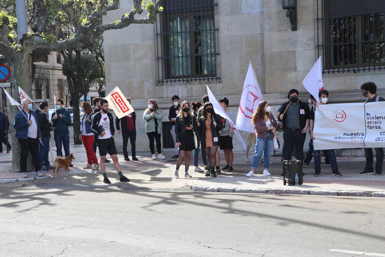 Cerca de treinta estudiantes denuncian la falta de remuneración en las prácticas universitarias y la «segregación» en las clases telemáticas.