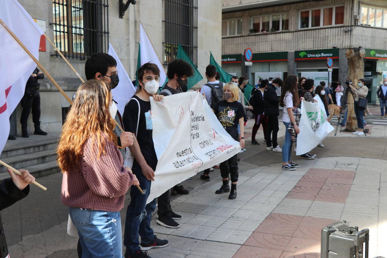 Cerca de treinta estudiantes denuncian la falta de remuneración en las prácticas universitarias y la «segregación» en las clases telemáticas.