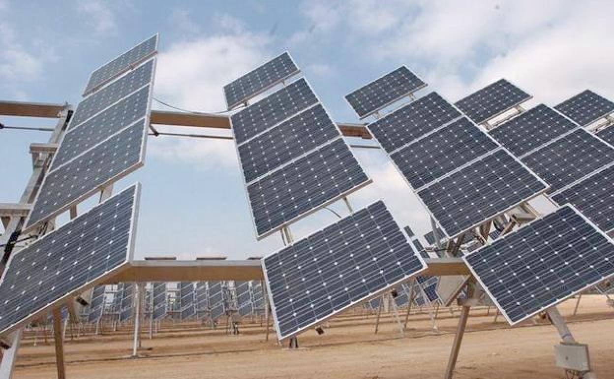 Imagen de un macroparque fotovoltaico. 