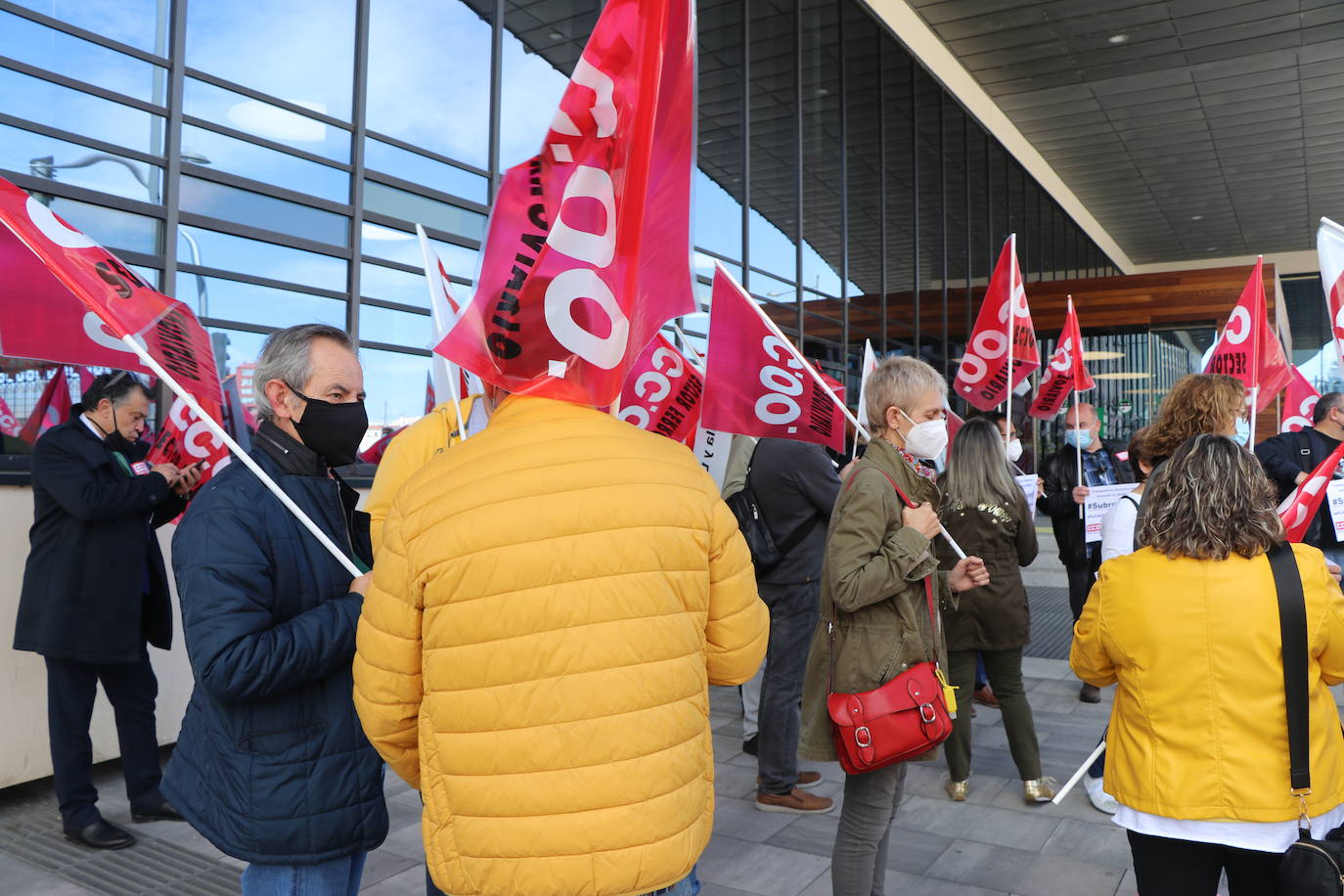 Los trabajadores de Renfe en León se concentran para reclamar mismas condiciones laborales para unos trabajadores interinizados