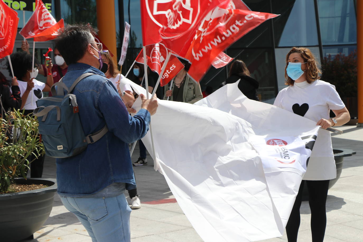 Las trabajadoras reclaman que no se precarice su empleo y se mantegan todos los puestos.