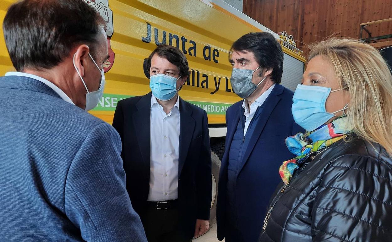 Alfonso Fernández Mañueco durante una visita a Soria este lunes.