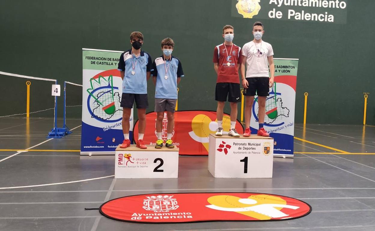 Podio del dobles masculino en la prueba disputada en Palencia.