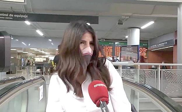 Isa Pantoja, en elmomento de responder a las preguntas de los presentadores.