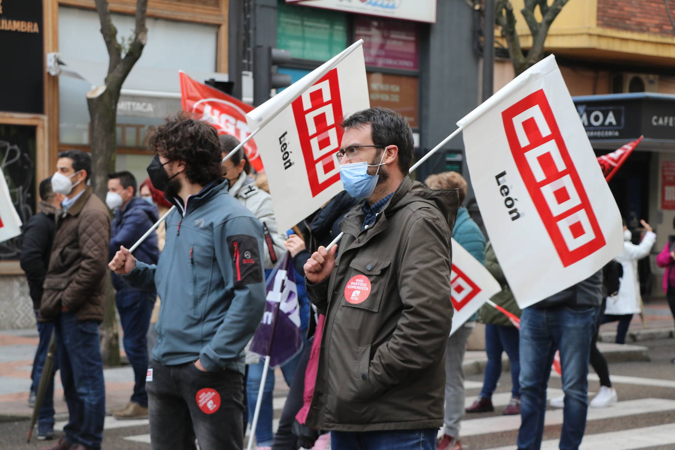 La manifestación recorre las calles ante las dudas en el futuro de Laboratorios Ovejero.