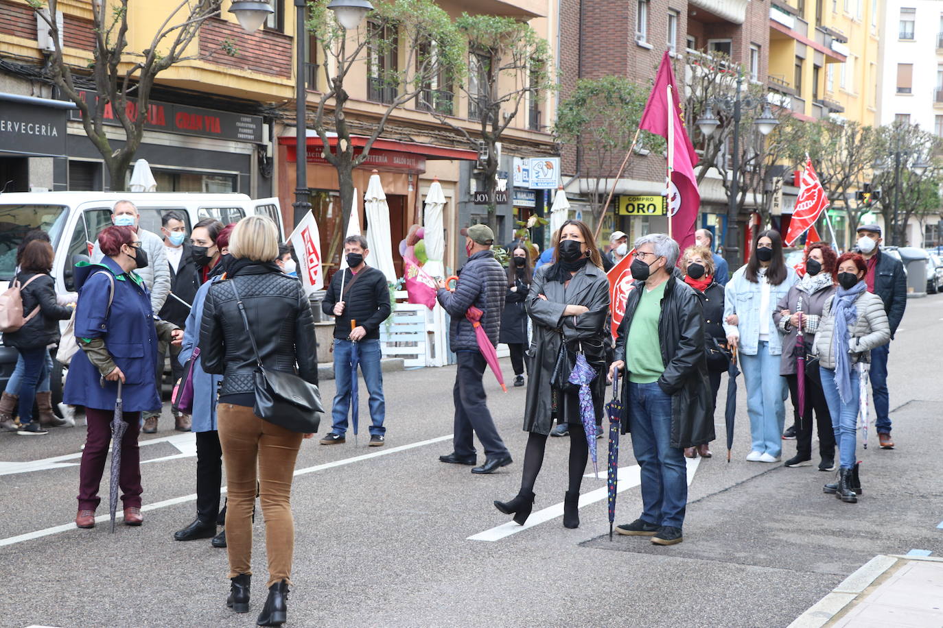 La manifestación recorre las calles ante las dudas en el futuro de Laboratorios Ovejero.