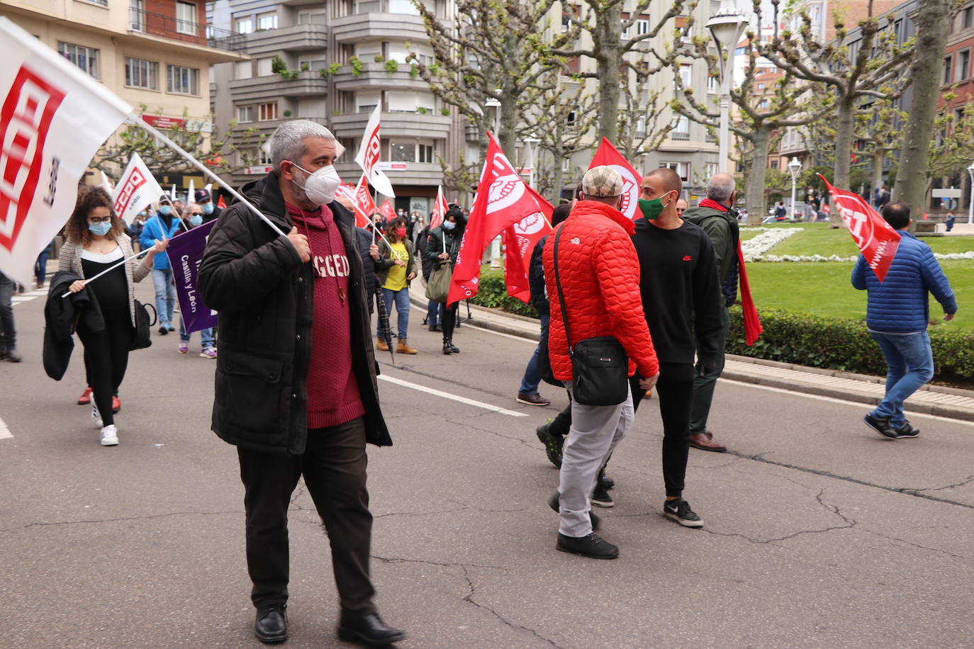 La manifestación recorre las calles ante las dudas en el futuro de Laboratorios Ovejero.