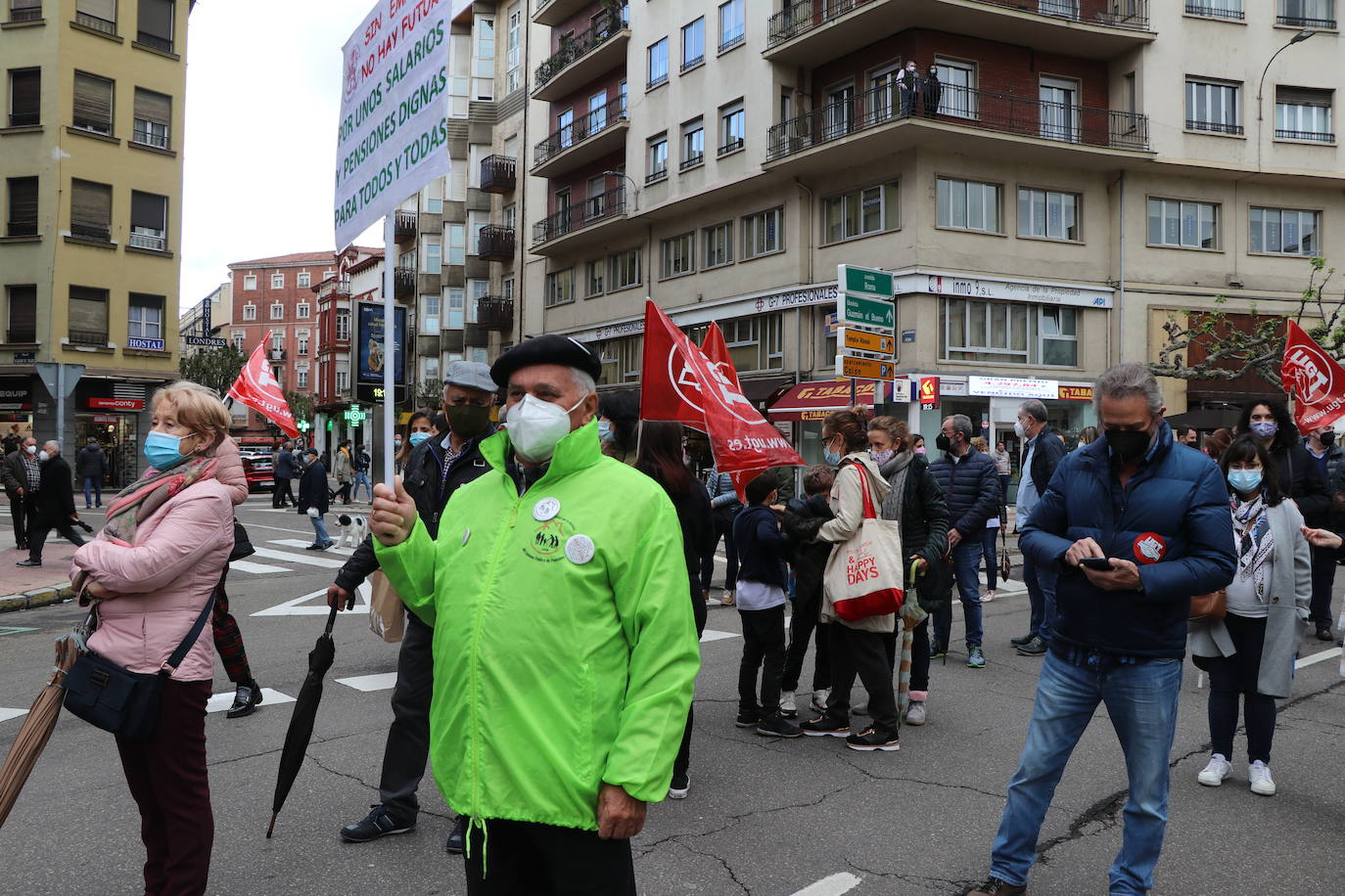 La manifestación recorre las calles ante las dudas en el futuro de Laboratorios Ovejero.