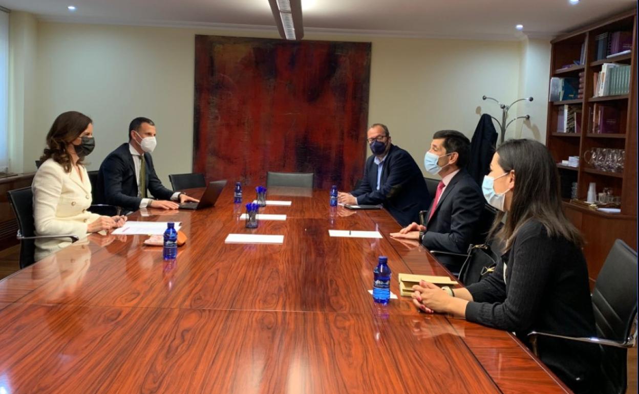 Reunión entre la Junta y el Execyl.