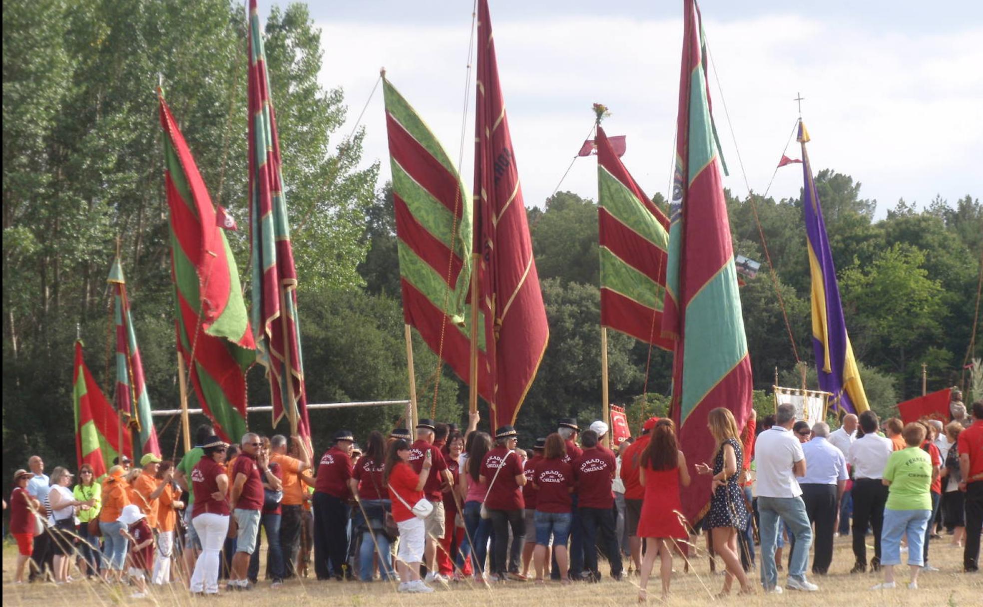 Participantes en el tradicional Encuentro de Pendones de Ferreras.