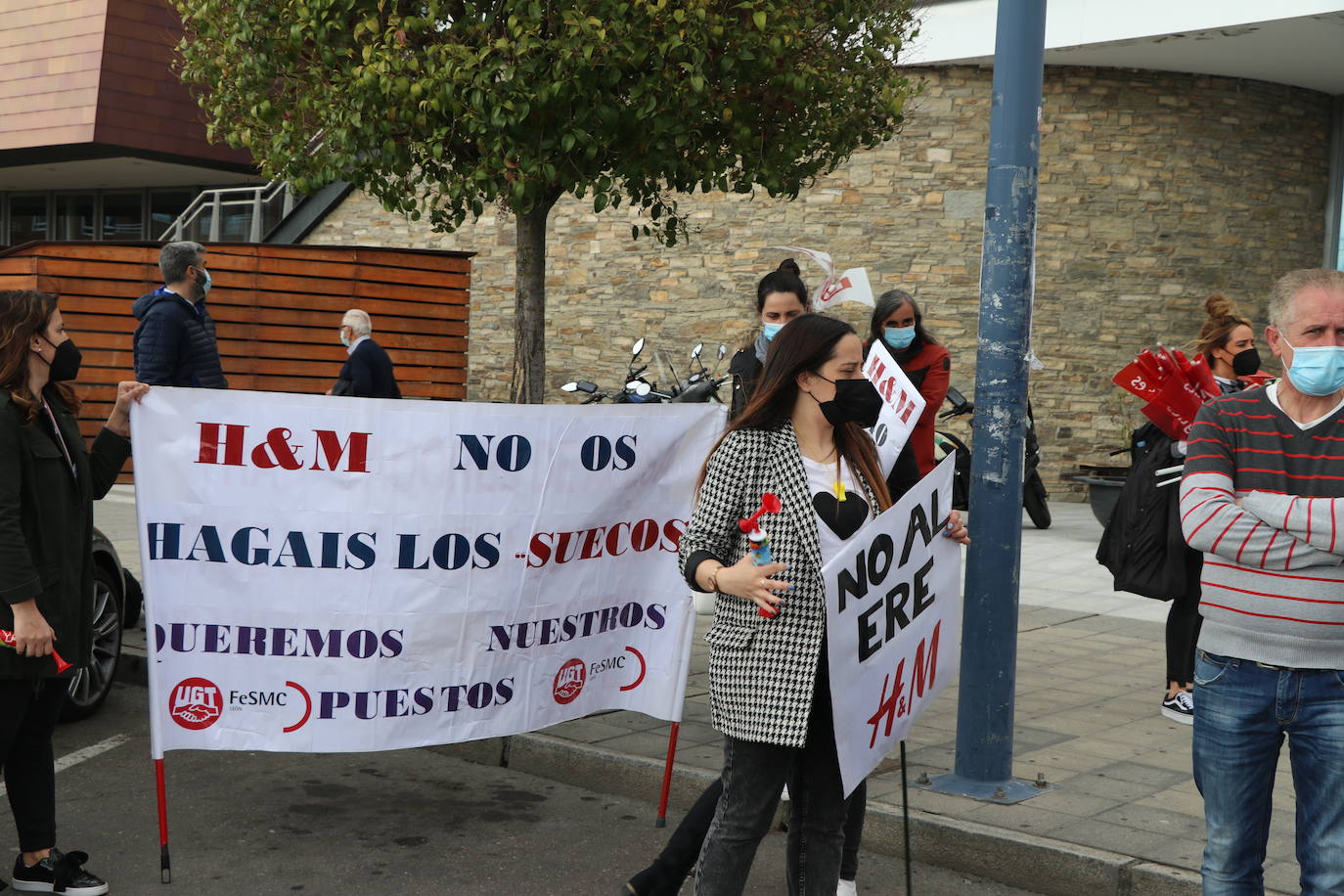 Las trabajadoras reclaman que no se precarice su empleo y se mantegan todos los puestos.