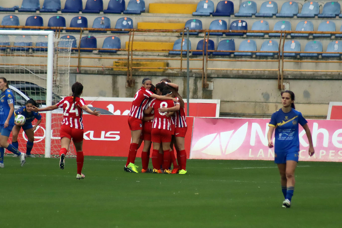 El conjunto leonés supera 4-1 al Atlético C en el día en el que el fútbol femenino desembarcó en el Reino de León