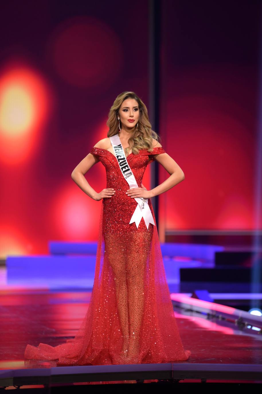 La 69 edición del certamen Miss Universo, celebrado esta madrugada en Miami, ha estado llena de vestidos espectaculares y momentos para la historia. La candidata española era la leonesa Andrea Martínez, que se presentó porque consideraba el concurso una potente herramienta para dar voz a causas sociales. Y estaba en lo cierto. En esta gala hemos podido ver guiños reivindicativos, como el que realizó la candidata de Myanmar, que portó un letrero en el que se podía leer «Pray for Myanmar». Finalmente, la ganadora de Miss Universo 2021 ha sido la representante de México, Andrea Meza. 