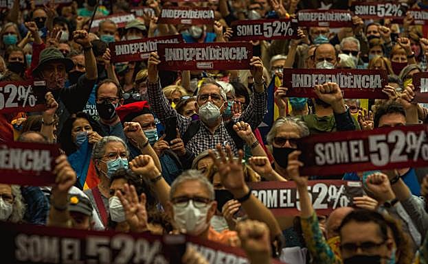 Manifestación convocada este domingo en la plaza Sant Jaume de Barcelona.