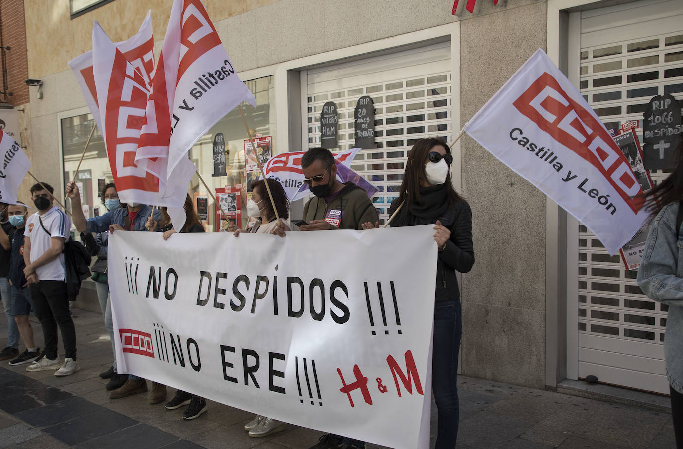 Los trabajadores salmantinos de la multinacional sueca en protesta contra 28 despidos.