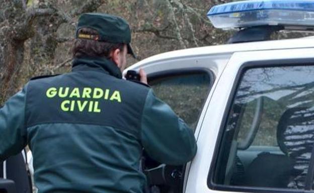 Un preso fugado de Francia roba un coche en Portugal, lo conduce sin carné y sufre un accidente en Ameyugo