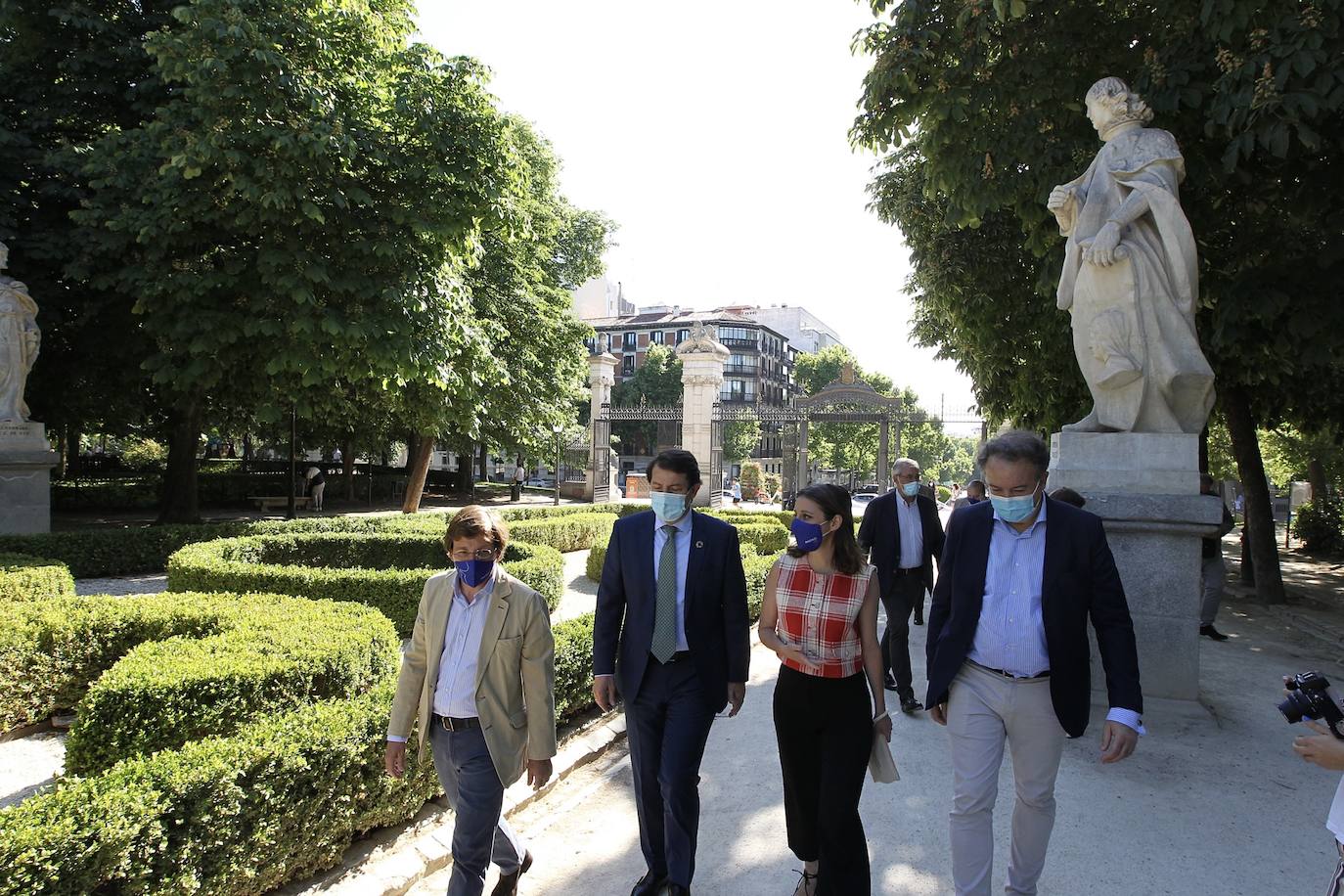 El presidente de la Junta participó en Madrid en un acto de homenaje a la Reina Juana y ensalzó el «parlamentarismo en León».