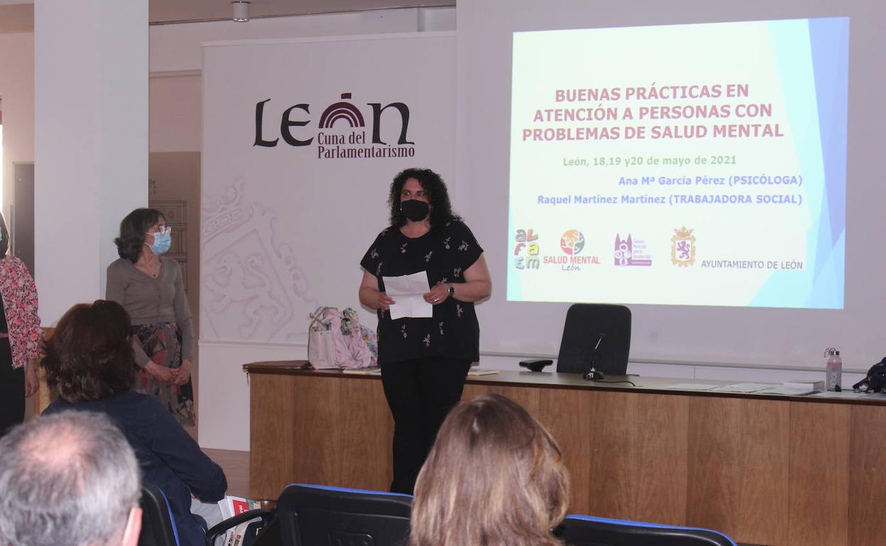 La concejala Vera López presidió el acto de clausura y la entrega de diplomas.