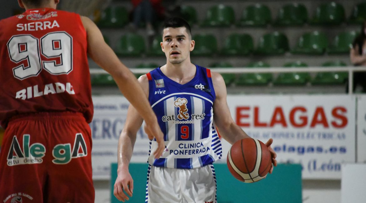 Andy Ramírez, uno de los convocados, en acción en el partido de ida en el Lydia Valentín.