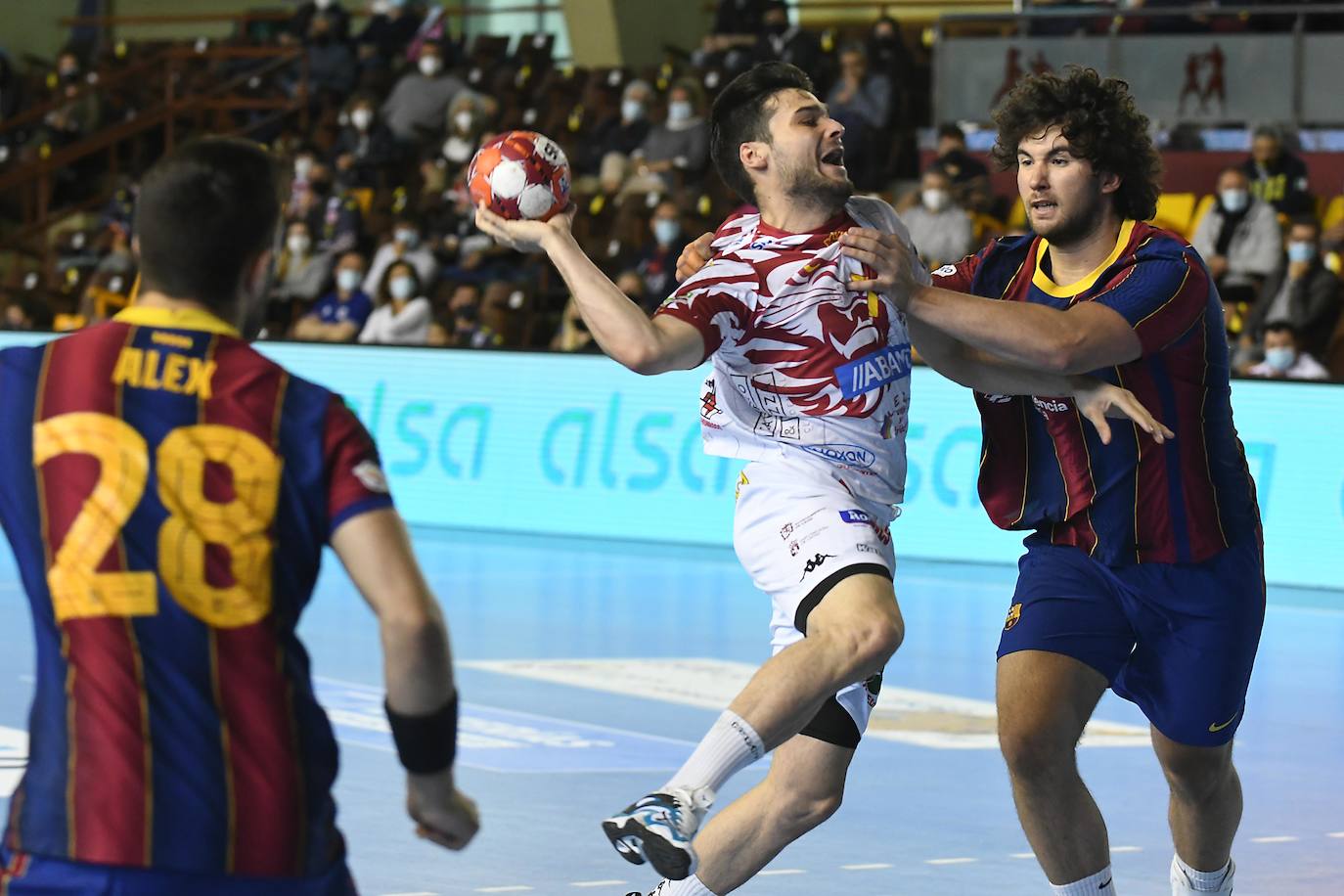 El conjunto leonés no pudo con el todopoderoso equipo blaugrana.